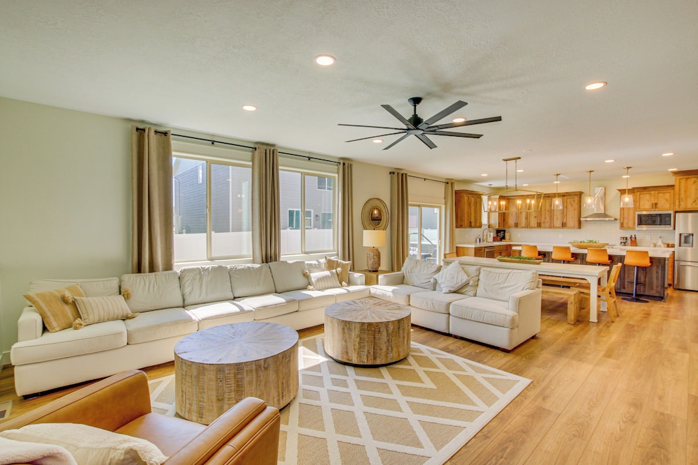 Spacious Utah Home w/ Hot Tub < 1 Mi to Bear Lake! view 5