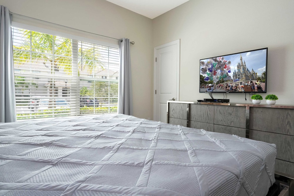 Storey Lake Home Mickey Minions Beds Sleeps 12