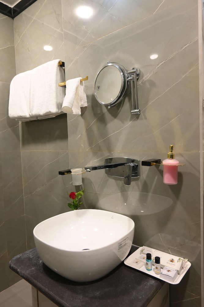 Hotel Kashi Crown