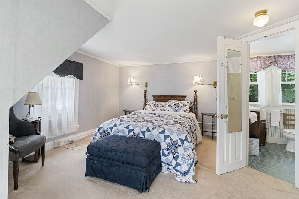 Bove House-limit 24 10 Bedroom Home by RedAwning view 2