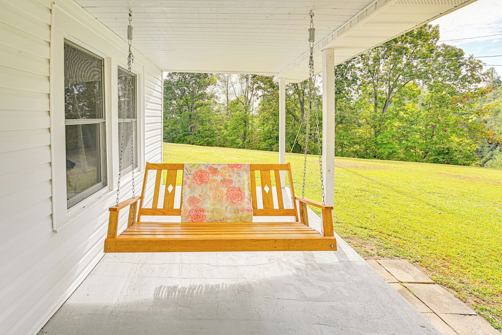 Rock Climb, Hike, Relax! Quiet Beattyville Retreat
