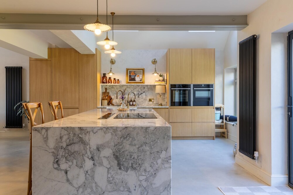 Seaview House - 5 Bedroom - Southgate