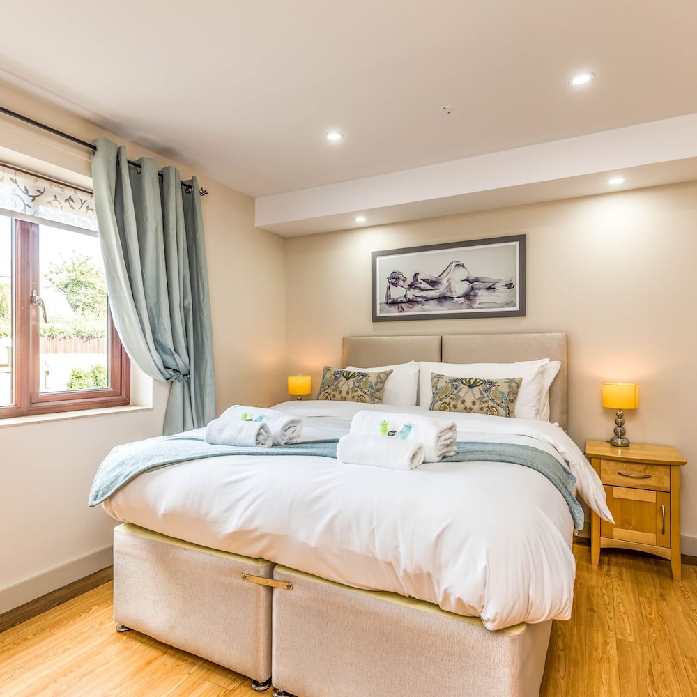 Modern Ground Floor Apartment With Parking view 2