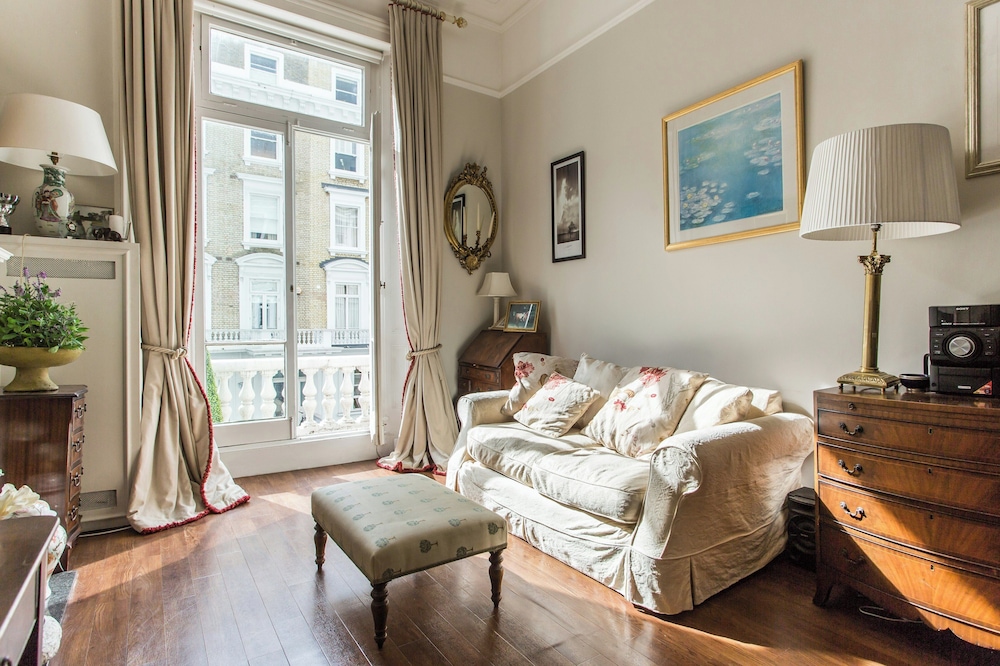Harcourt Terrace II by Onefinestay