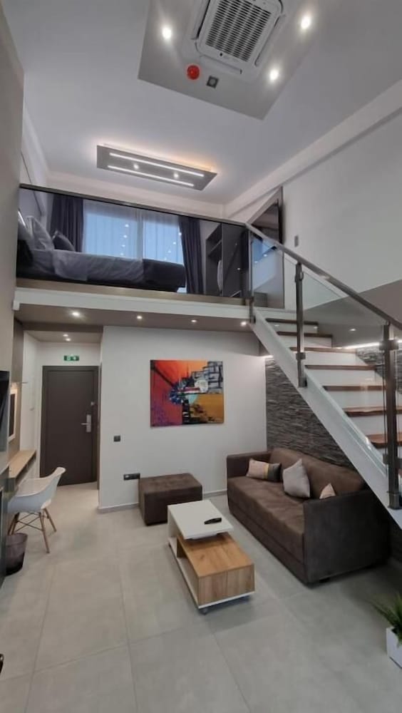 LUXSUITES