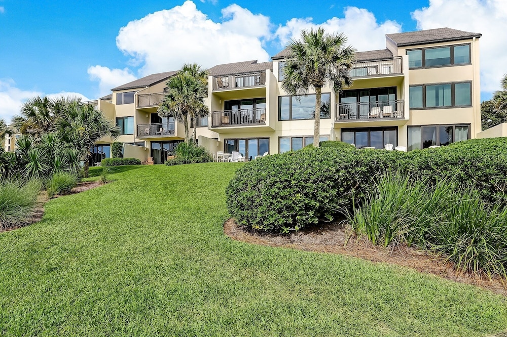 Omni Captains Court 1029 2 Bedroom Condo