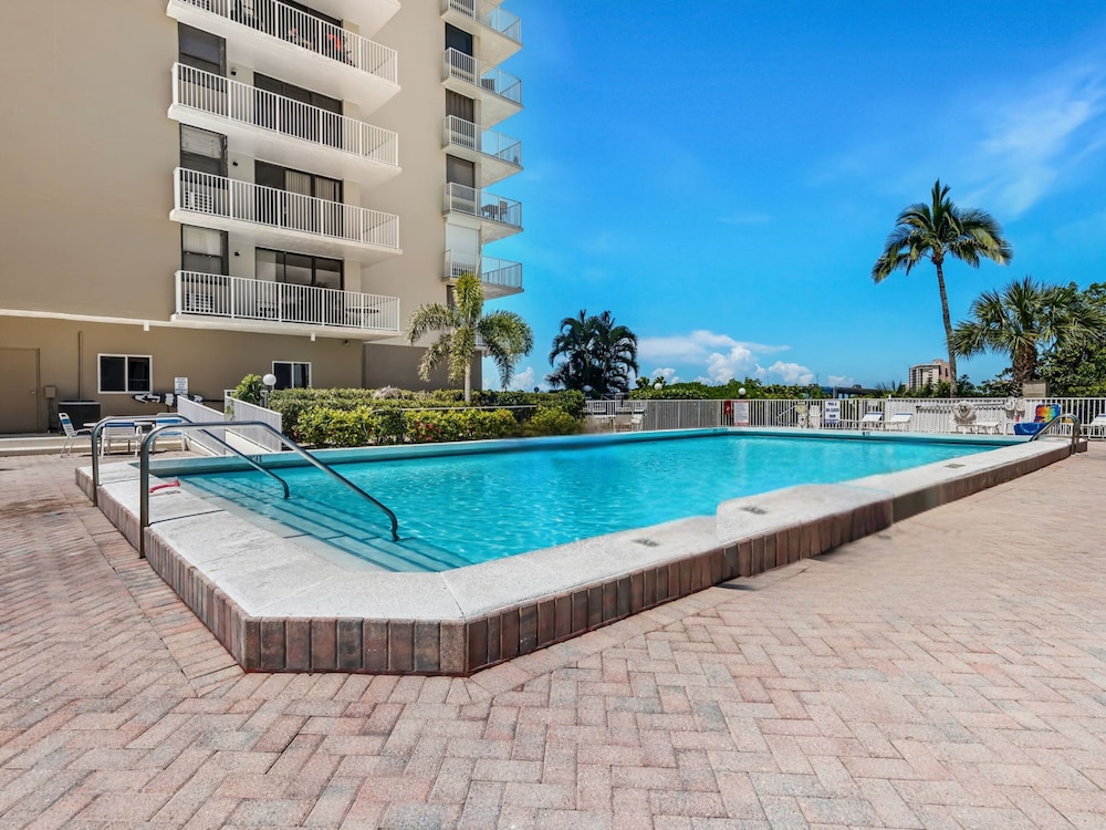 Lovers Key Beach Club 501