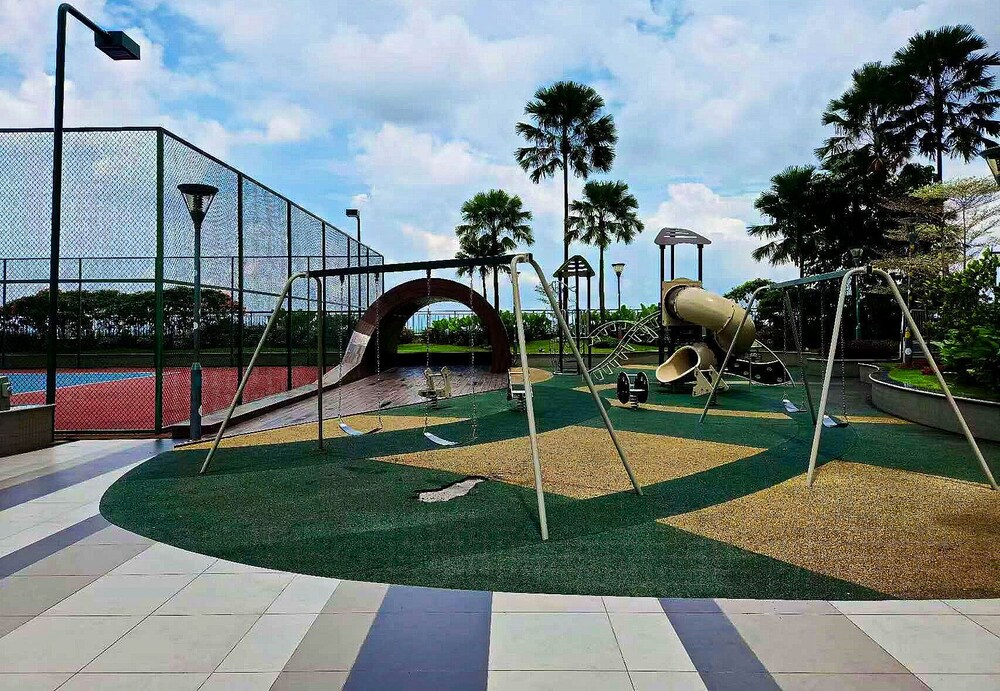 Country Garden Danga Bay by Widebed JB
