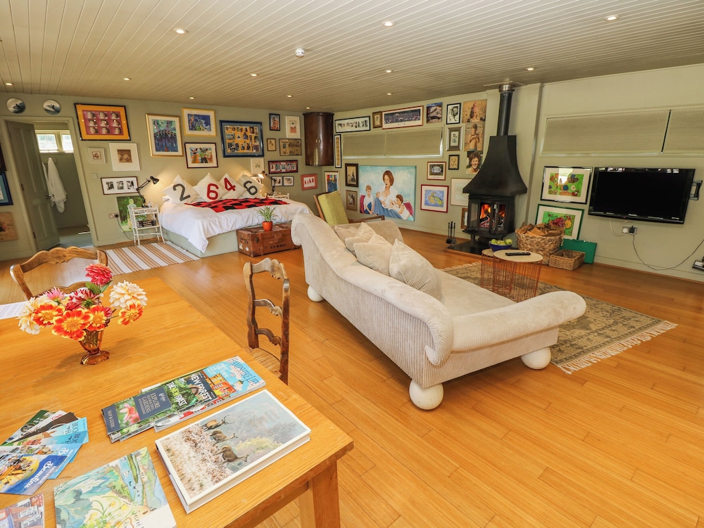 Lymington Lodge
