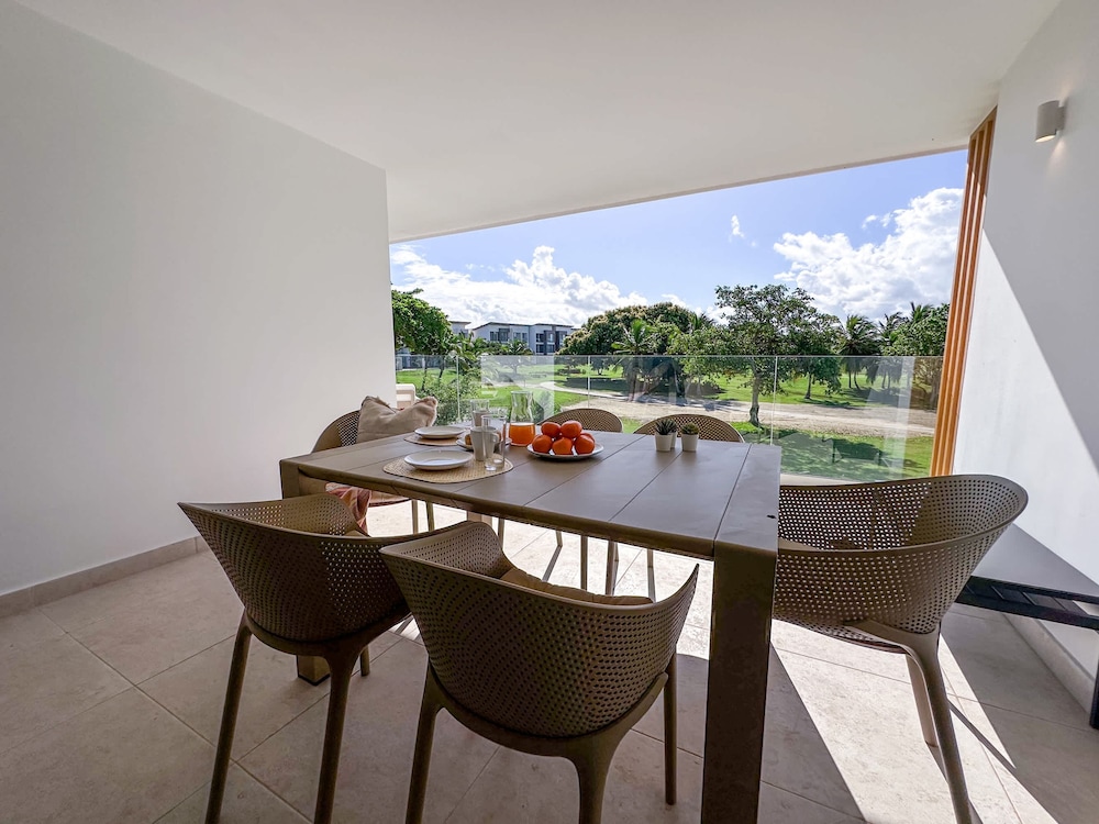 Fantastic new Golf View Apartment