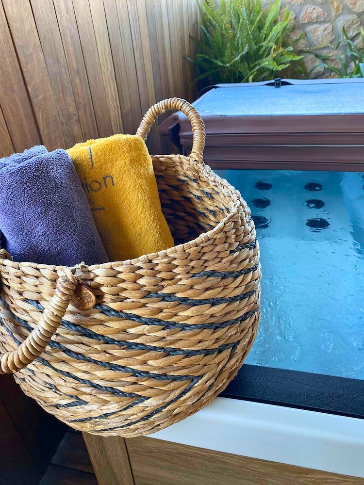 Anthemion Suites & Villas