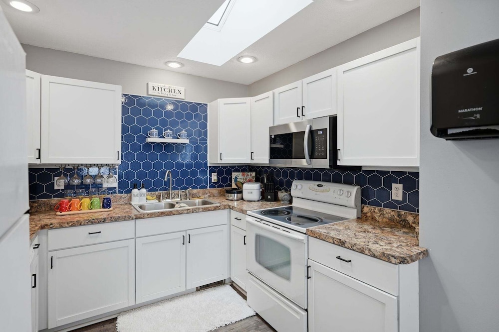 Bright 4br Near Msu & Downtown 4 Bedroom Home