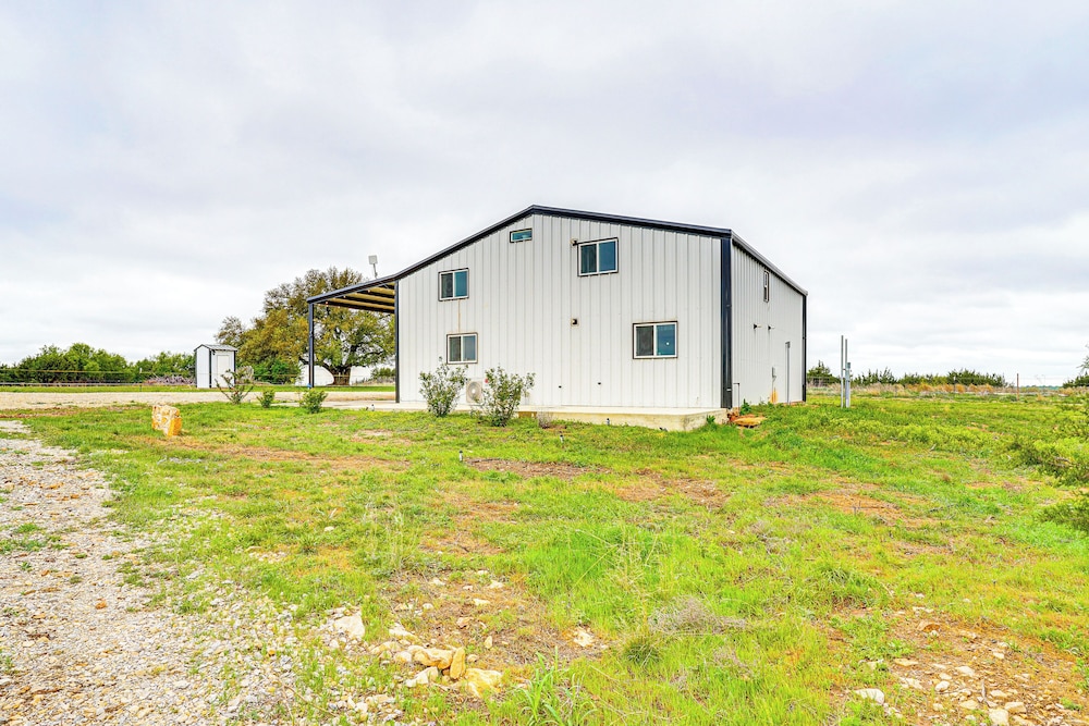 The Greek Island Ranch Near Dtwn Mineral Wells
