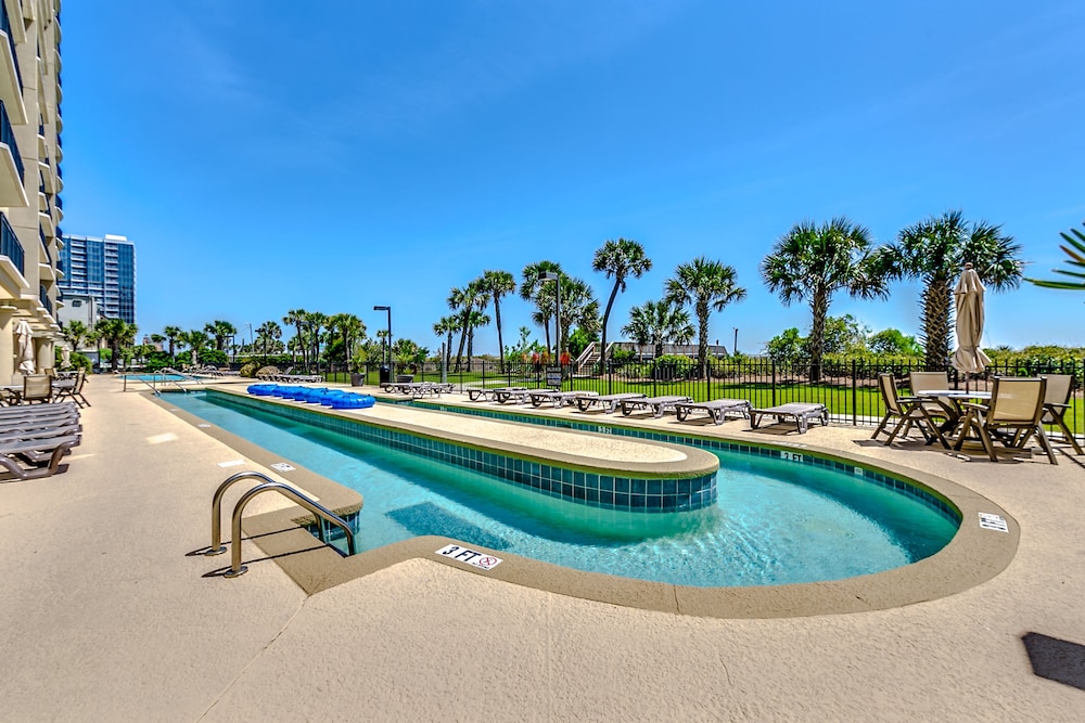 South Wind 301 4 Br condo by RedAwning