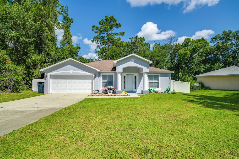 8 Mi to Silver Springs: Tranquil Home w/ Gazebo