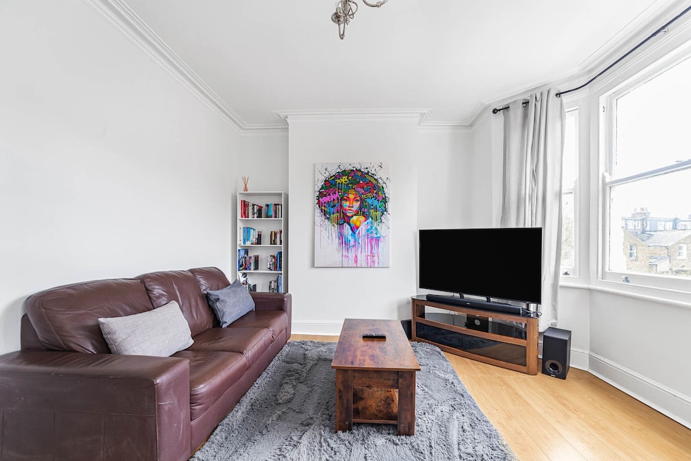 Bright West Ealing Abode