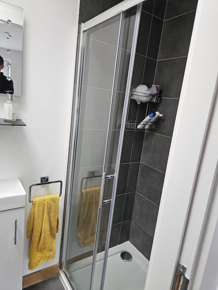 Modern, Large Open Plan 4 bed Property in Abergele