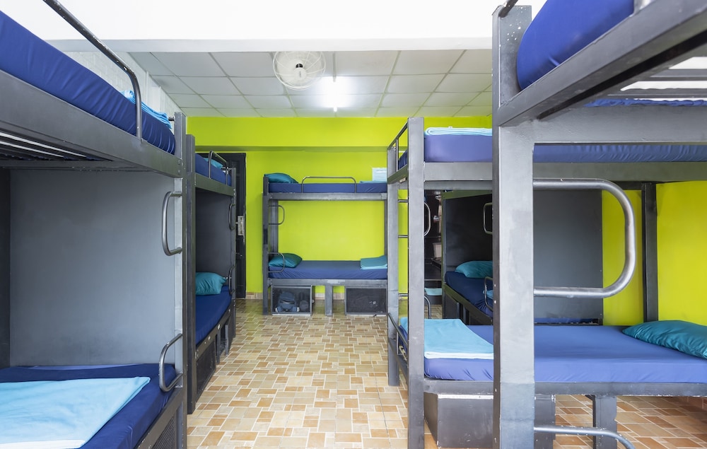 Hangout Hostel HCM
