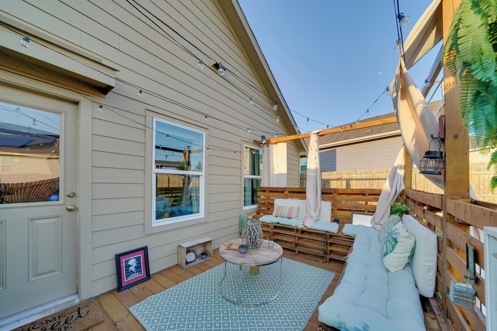 Easy Access to Dtwn San Antonio: Suburban Home