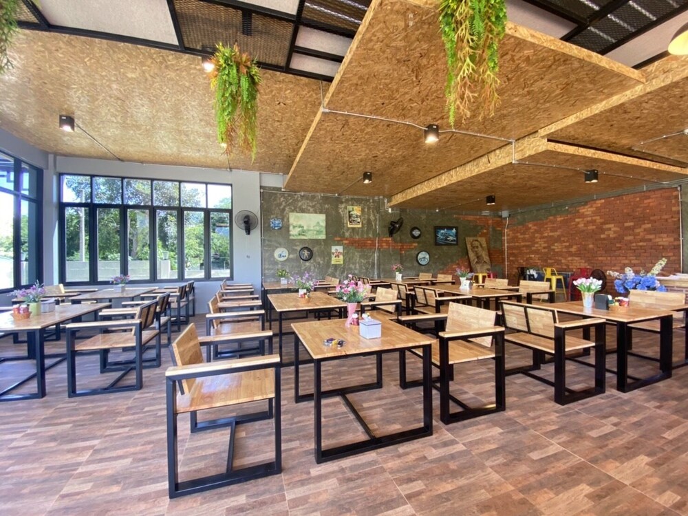 Riverside Hill Resort & Restaurant
