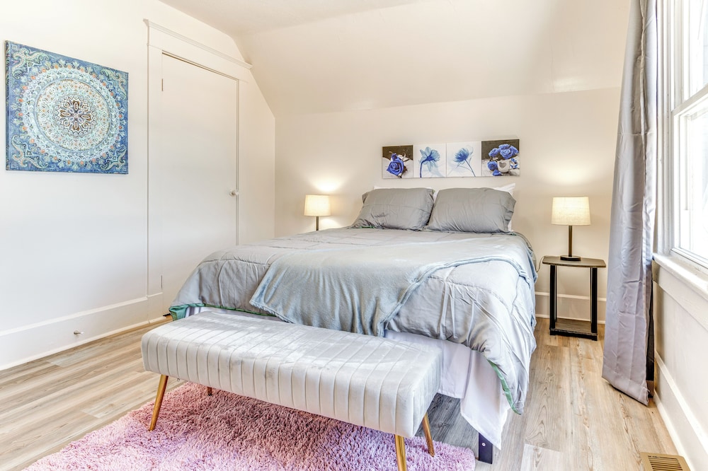 3 Mi to Dtwn Indy: Pet-friendly Home w/ Backyard!