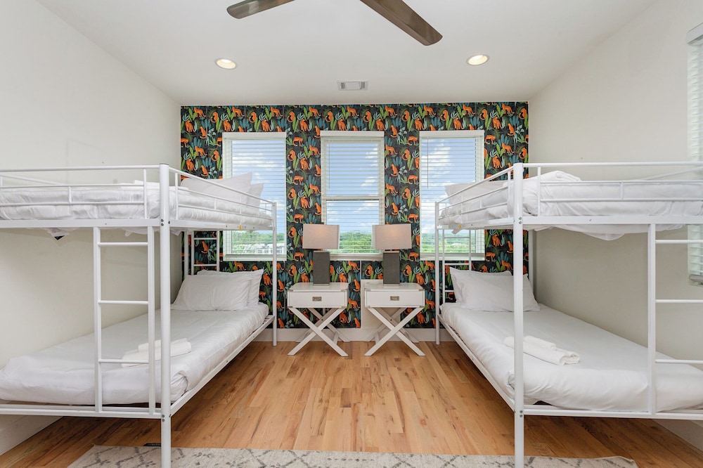 Citrine-private Patio & Balcony-near Germantown