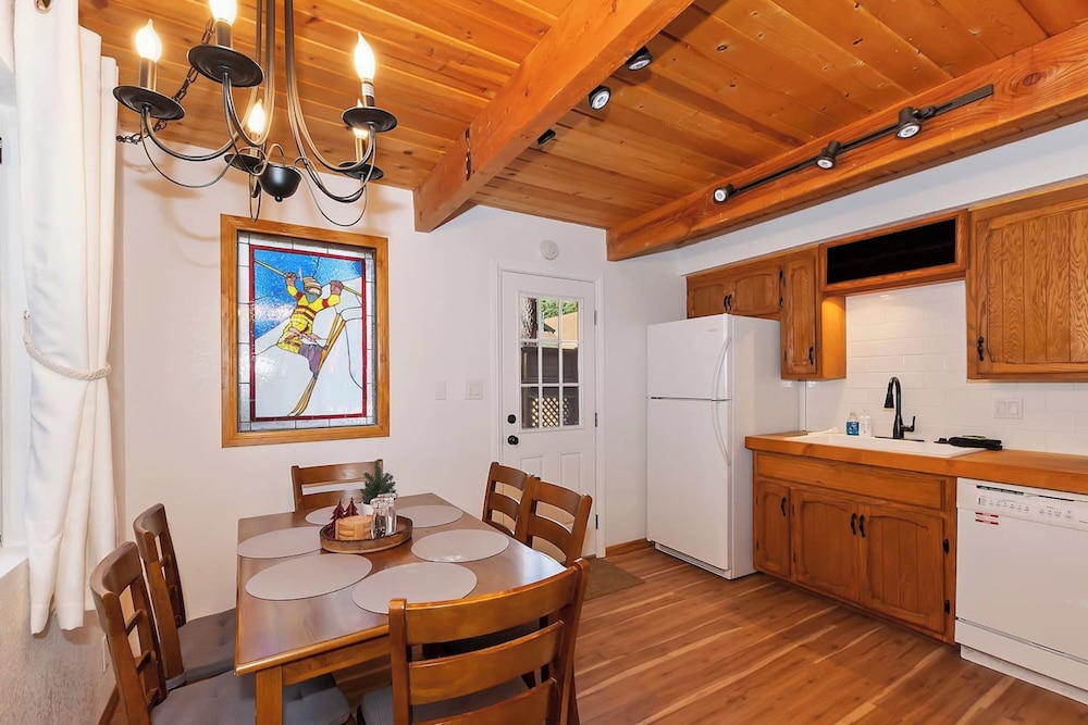 Summit Happy Mountain Cabin