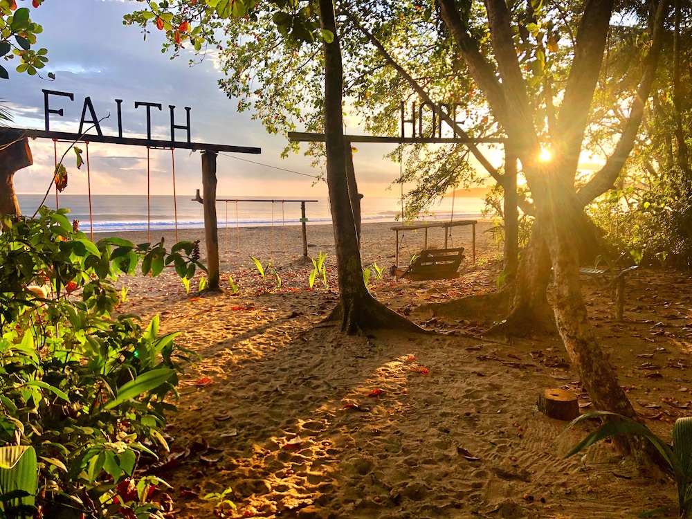 Faith Glamping Dome Costa Rica
