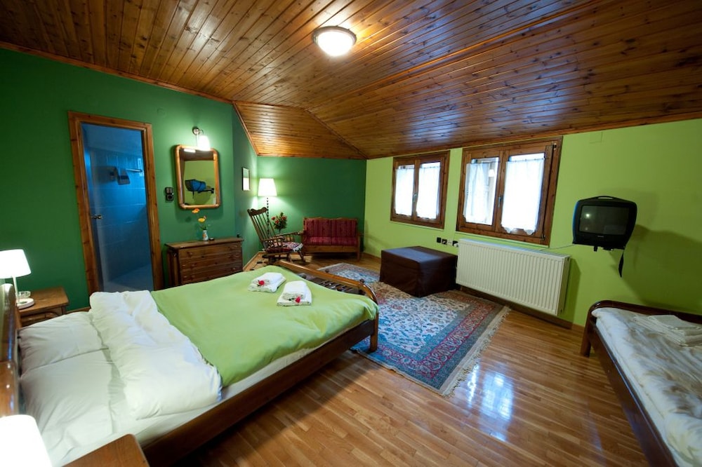 To Balcony tis Agorianis