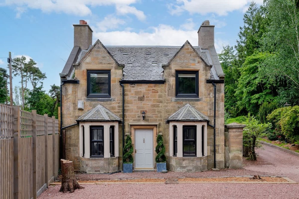 2 Bedroom Cottage-hot Tub-free Parking
