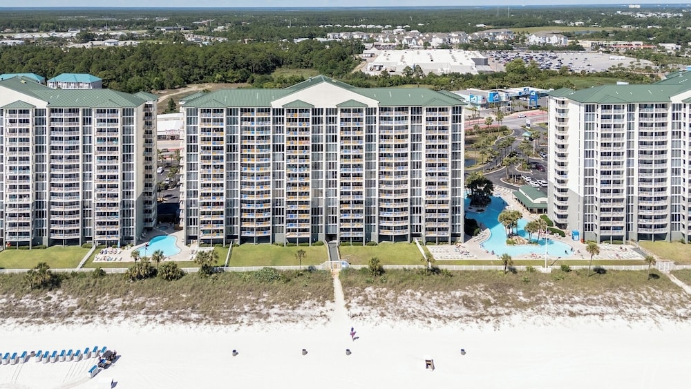Beachfront King Suite Balcony + Jacuzzi