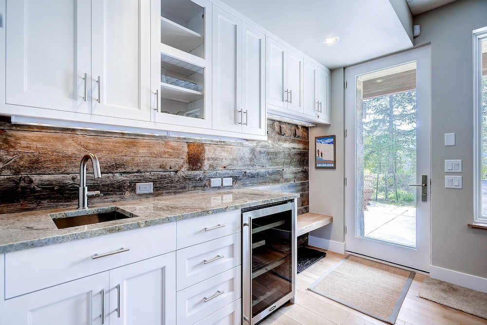 Sunrise Ski Haus 4 Bedroom Home by RedAwning