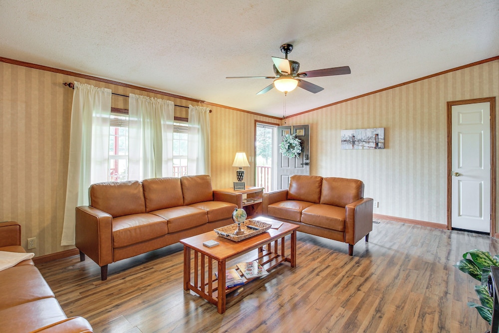 Large Private Yard: Home 16 Mi to Fall Creek Falls