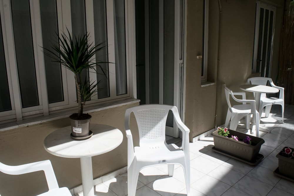 Greta Apartments