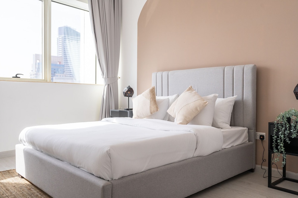 Dubai Marina - Stunning Huge 4 Bedroom Apts Near JBR - Gym - Pool - Parking by Sojo Stay