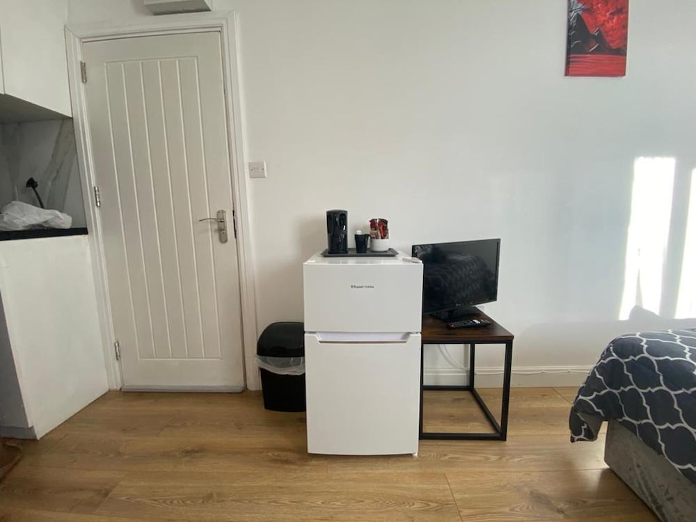 Comfortable Homely Studio Flat in Wembley view 3