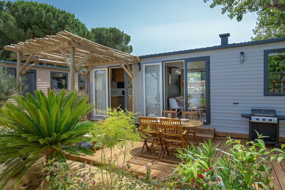 Mobile Home Near Beach