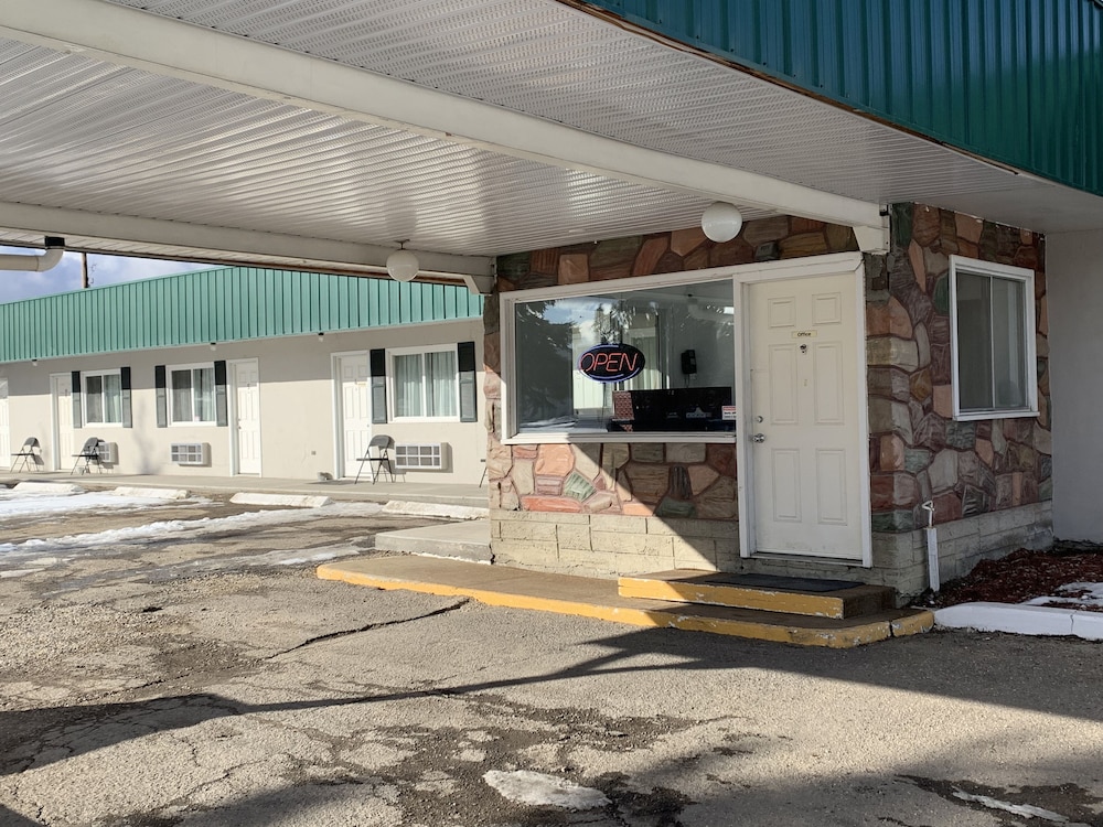 Edson Vacations - Castle Motel Edson - Property Image 14