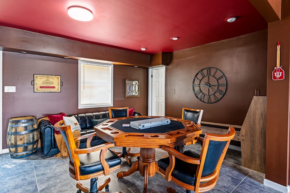Renovated River Home Hot Tub Sauna Game Room