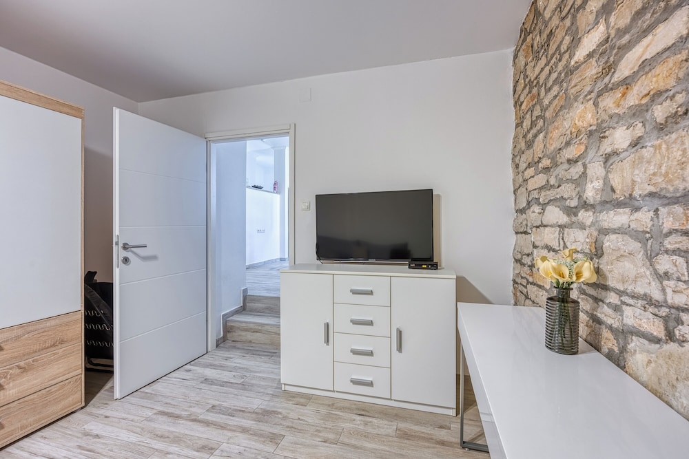 Apartment Alice - close to Pula centre