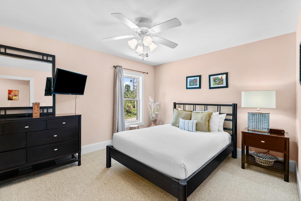 Pet Friendly Beach House - One Palm