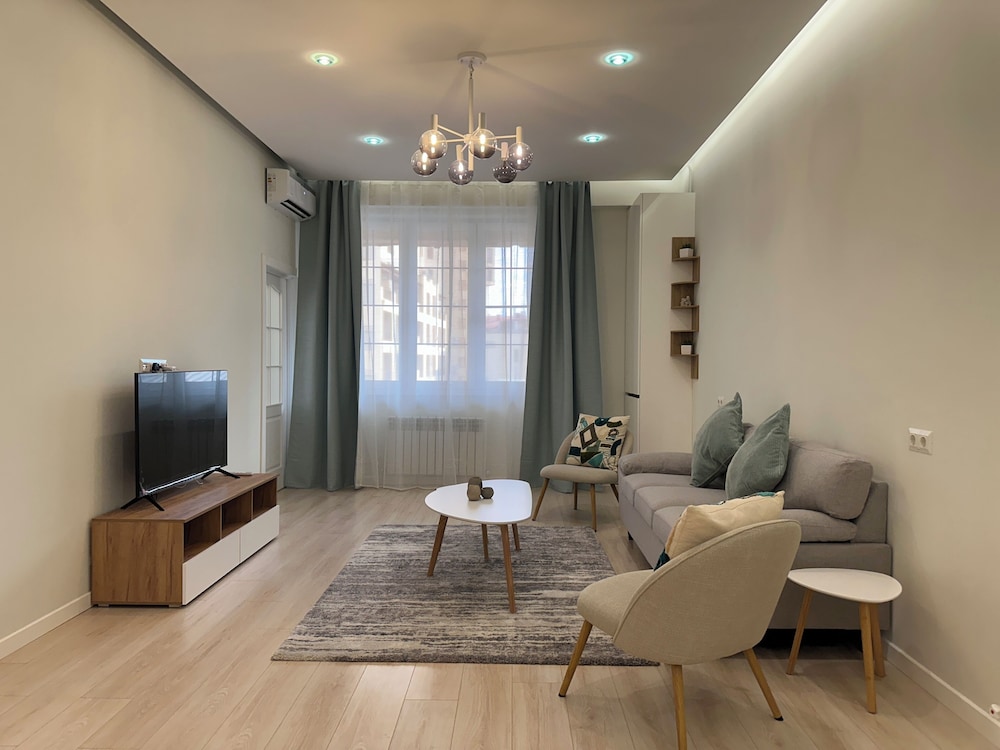 Apartment by Luxe Group PU514