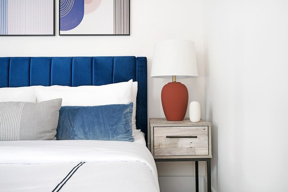 48 Midtown West Apt