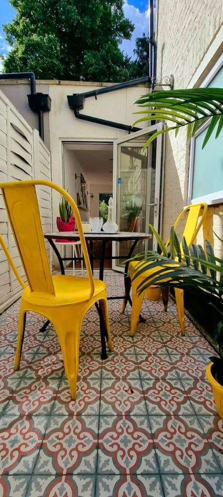 Stylish 3 Bedroom Townhouse in Brockley With Large Garden