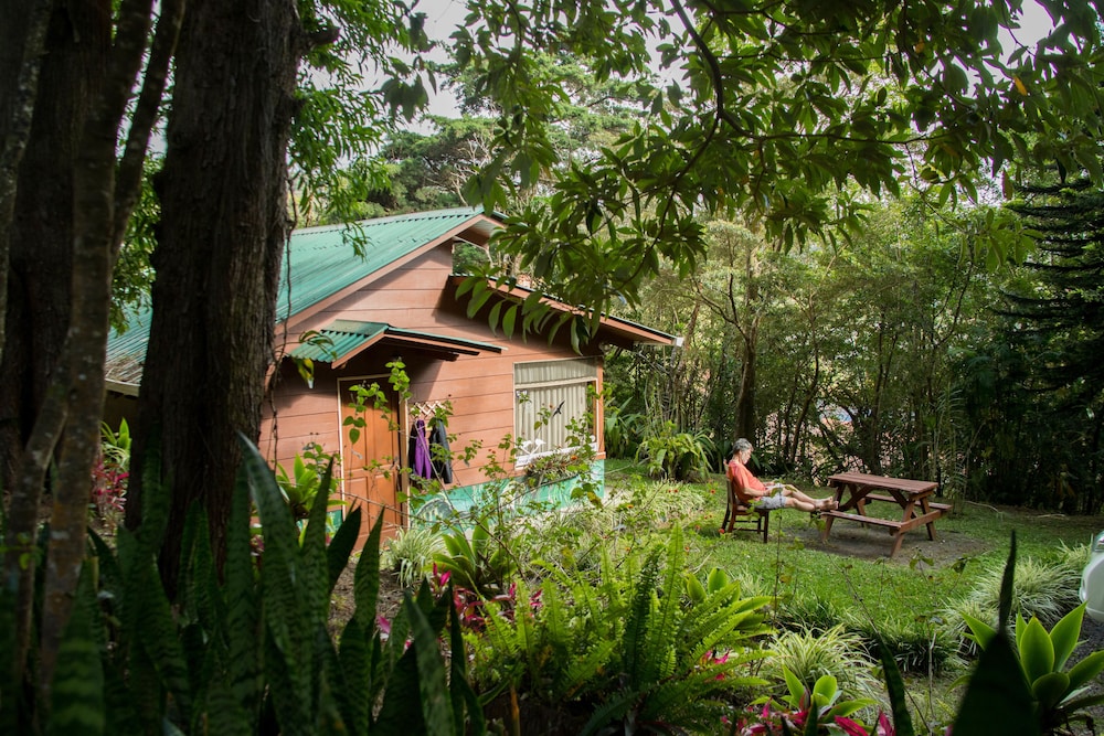 Los Pinos Cabanas y Jardines