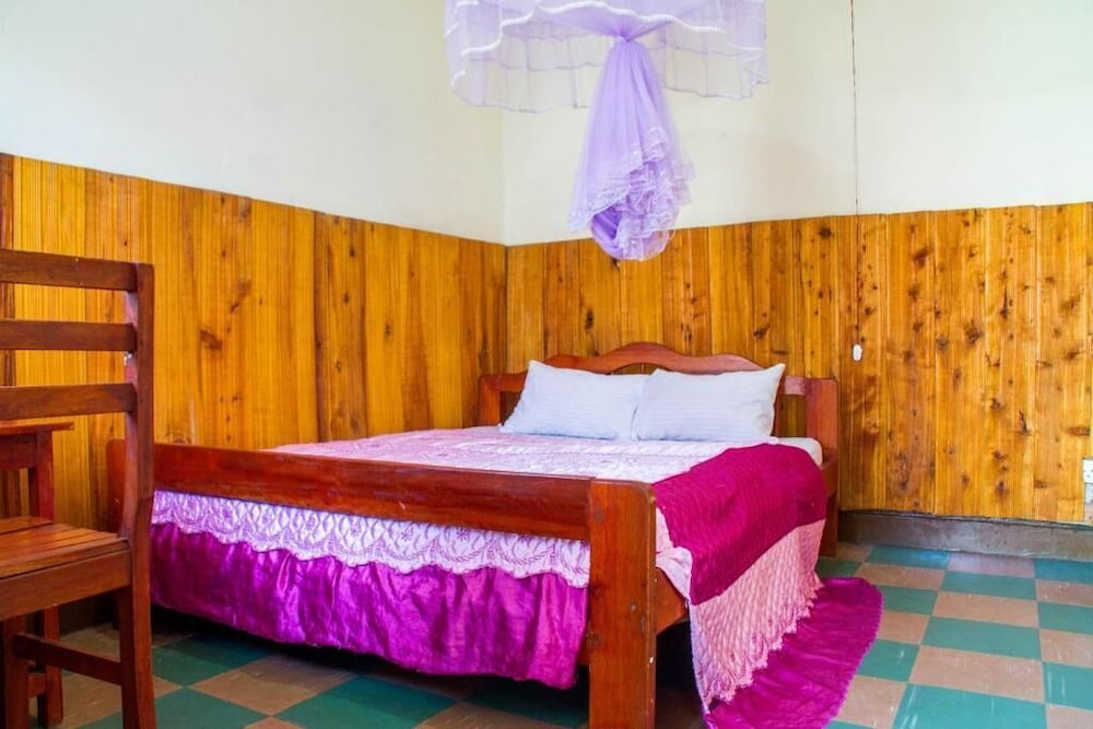 Sabinyo Guest House