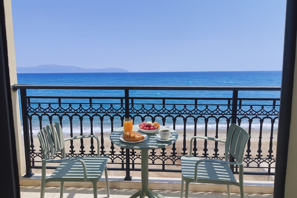 Beachfront Panorama Aprtmnt - Kythira Seafront Gem