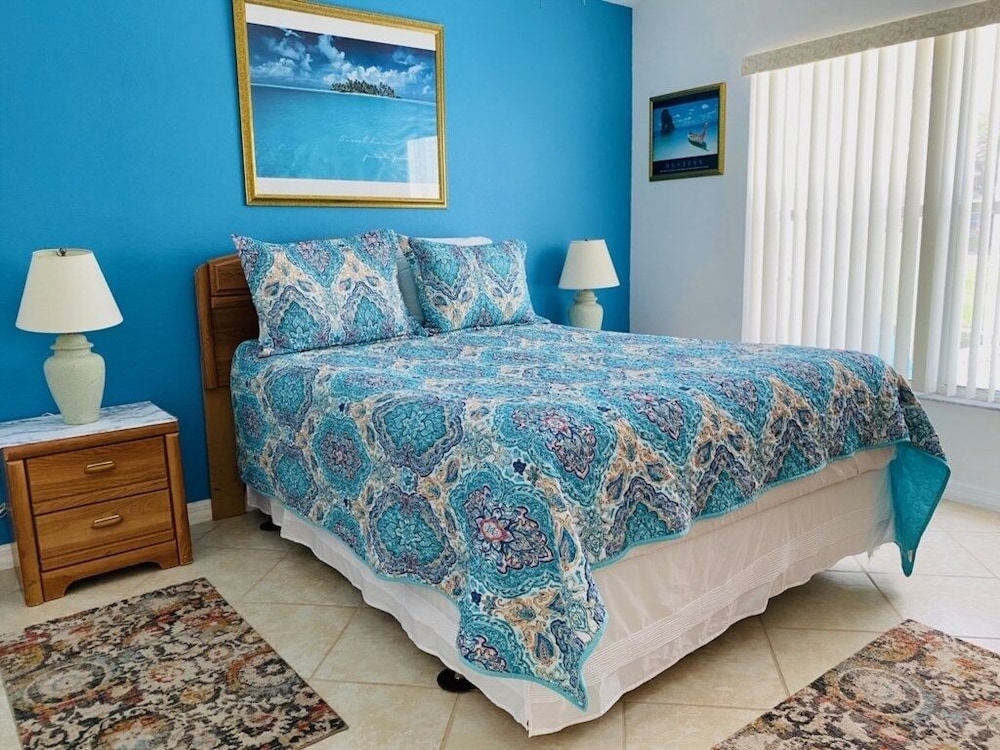 Gorgeous Views From Pool! 3 Bedroom Home by RedAwning