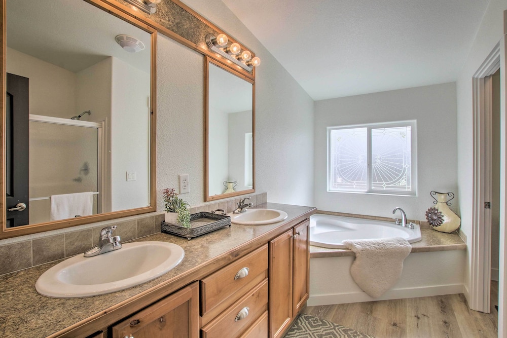 Tranquil Indigo Getaway < 3 Mi to Hot Pools! view 5