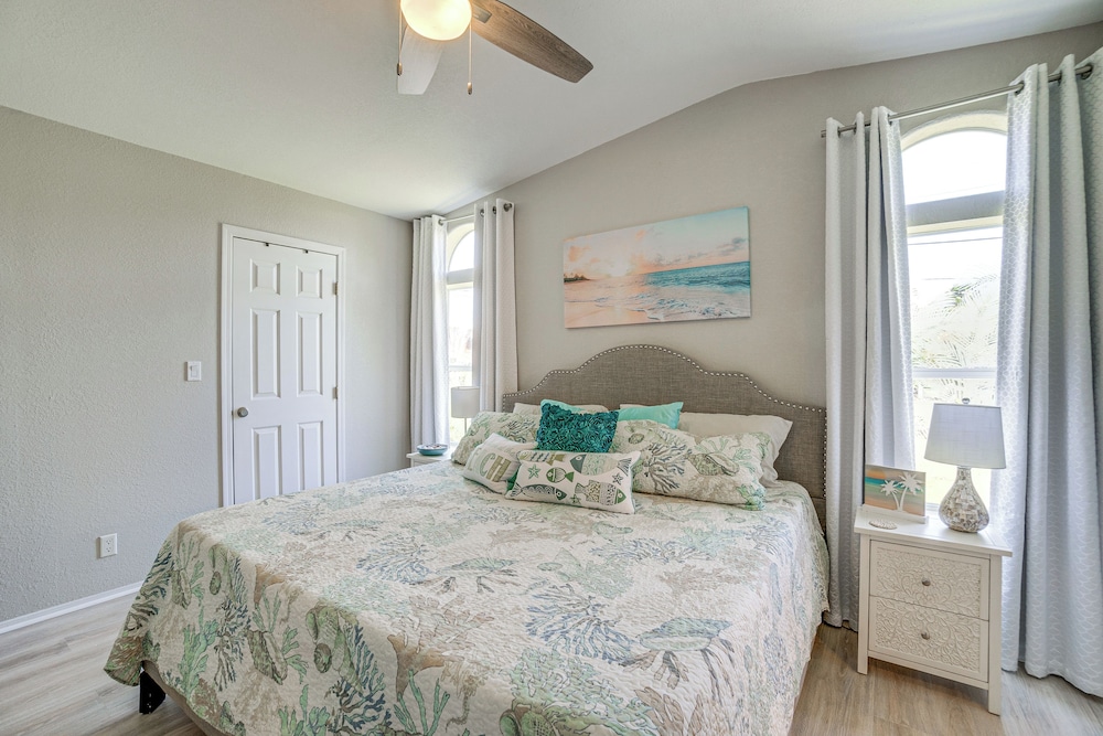 Tee Off & Soak Up Sun! Airy Englewood Gem w/ Yard